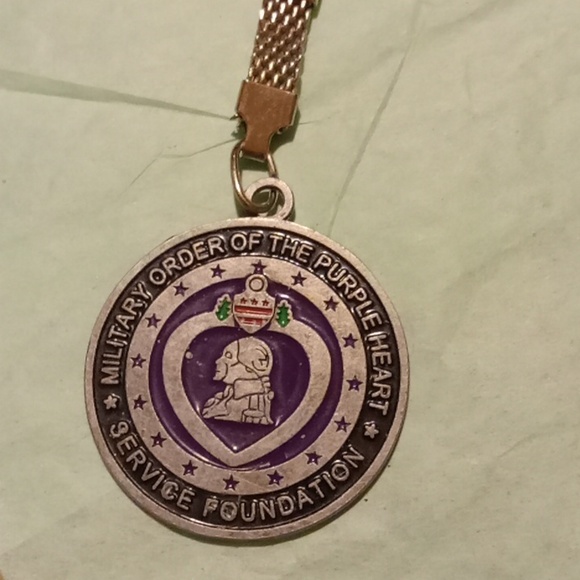 Lot of 9 Vintage Pins Keychains - Picture 5 of 13